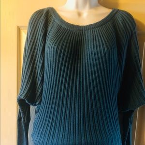 EYN long Sleeved Green Sweater